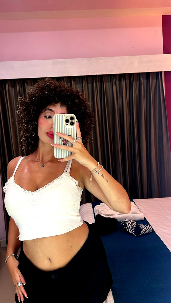 sonia.v._ instagram image archive image