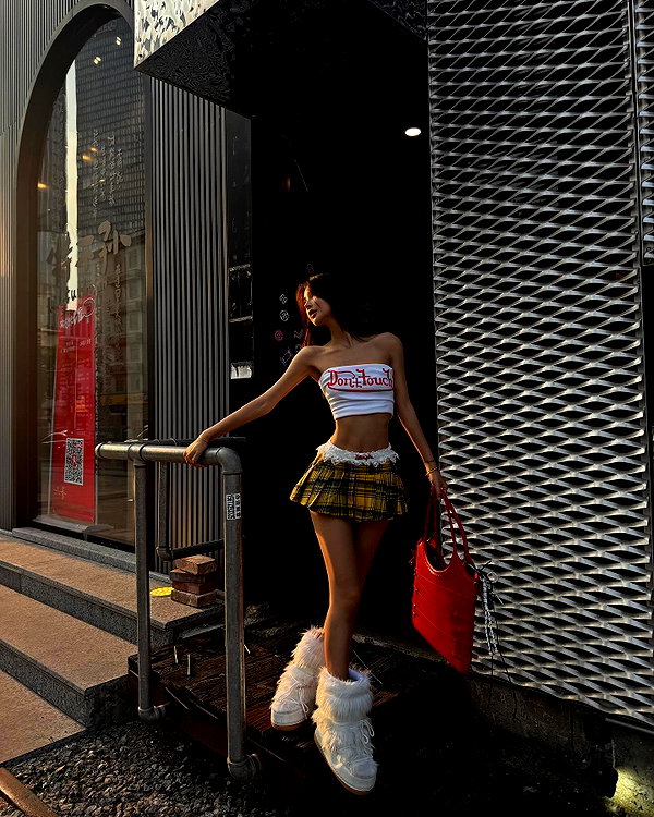 ll.lu1s instagram image archive image