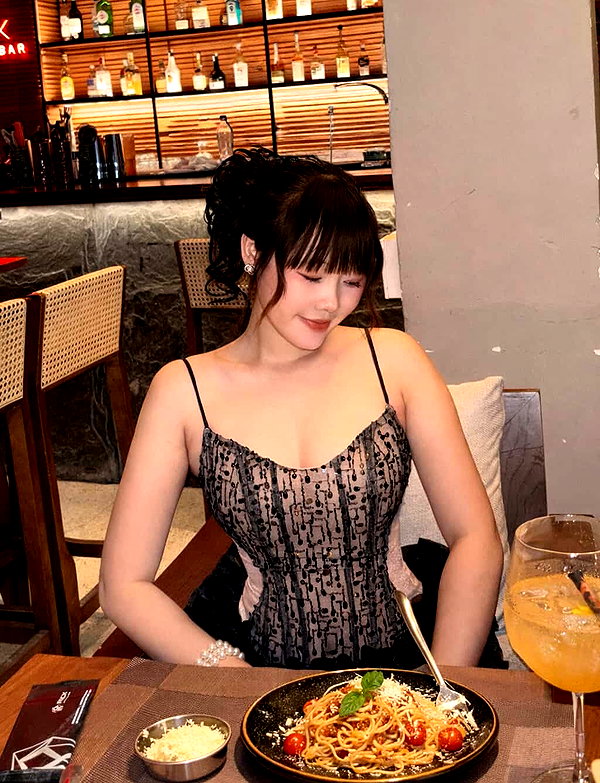 lyhythuedoxinh instagram image archive image