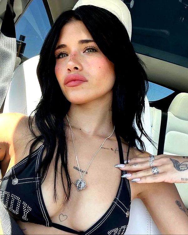 baddiesessence instagram image archive image