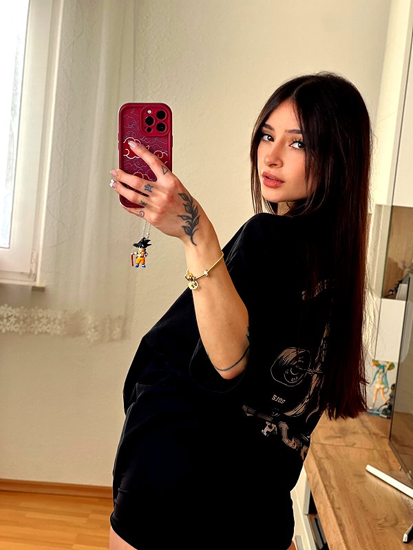 cata.leyah instagram image archive image