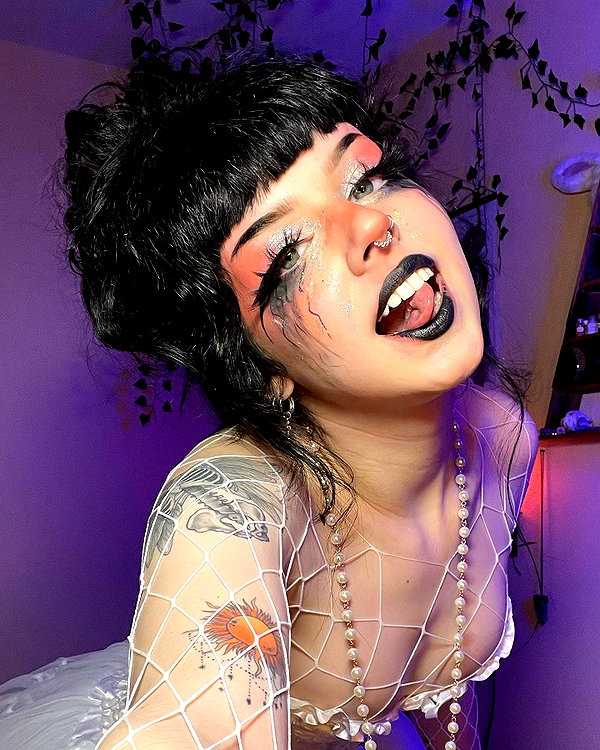 yeahimcaroline instagram image archive image