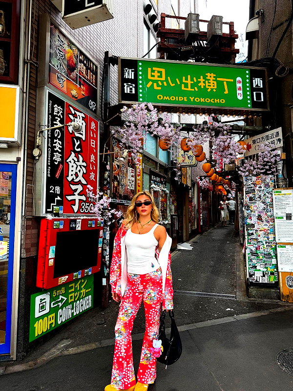 maya.keyy instagram image archive image