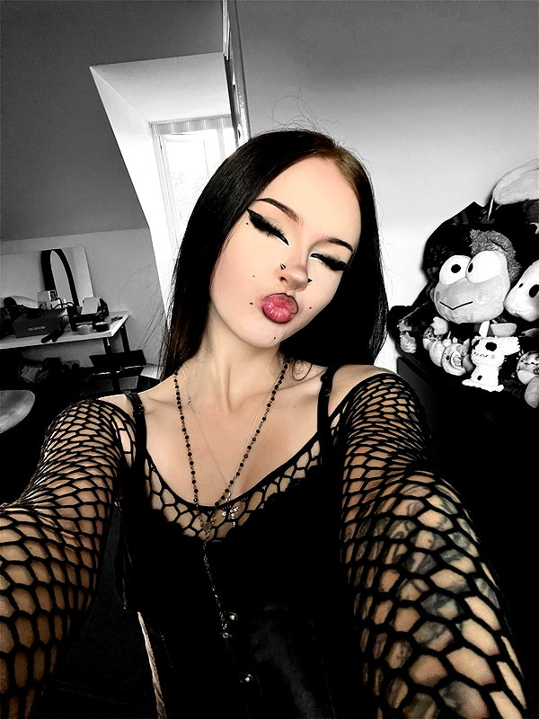 alice_hez instagram image archive image