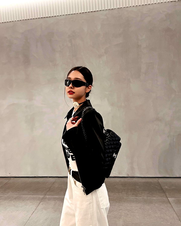 dear.zia instagram image archive image