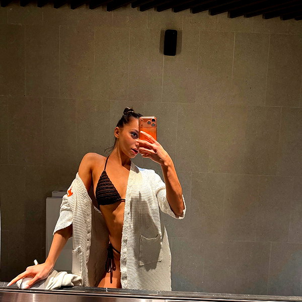 ariana_vomi instagram image archive image