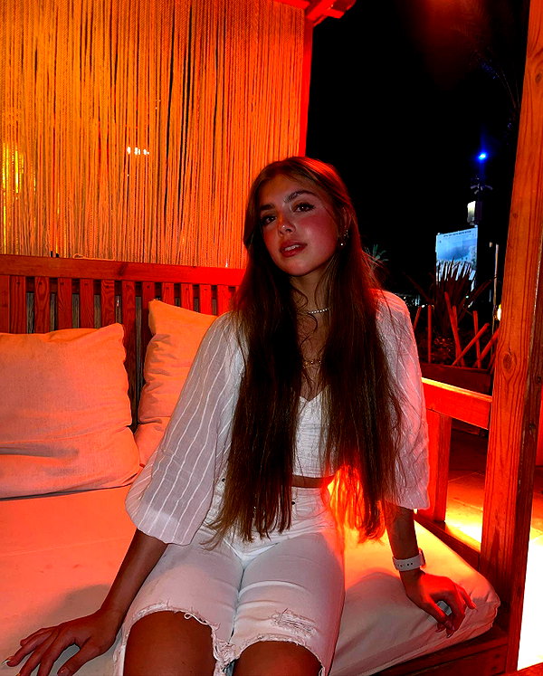 mishel_d_ instagram image archive image