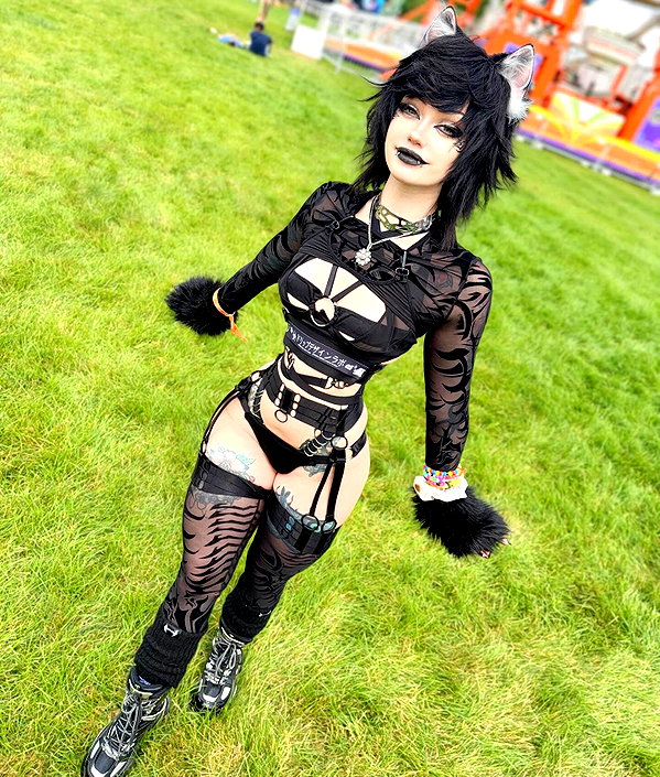 glowjelii instagram image archive image