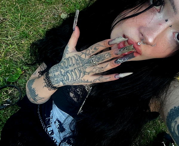 poisonclawsss instagram image archive image