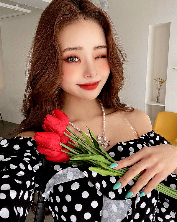 dear.zia instagram image archive image