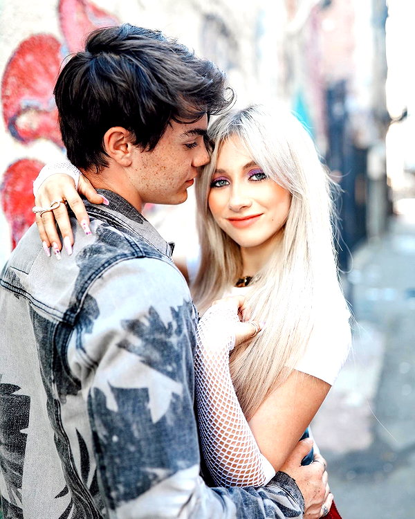 ellianawalmsley instagram image archive image