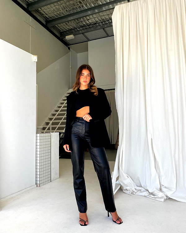 dekota_thompson instagram image archive image
