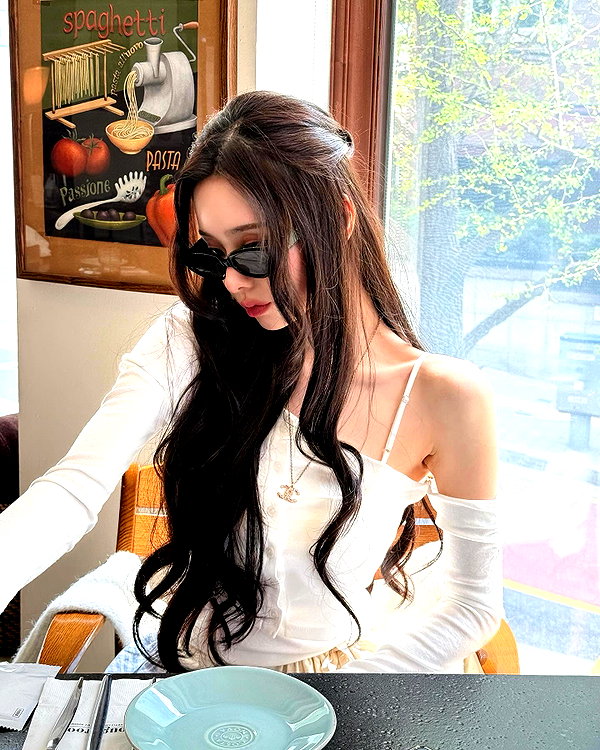 dear.zia instagram image archive image