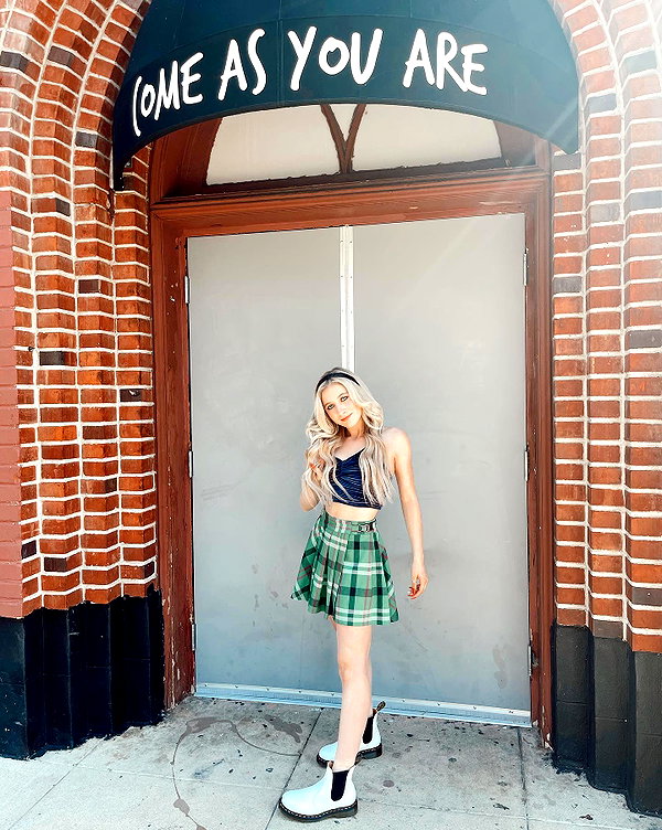 ellianawalmsley instagram image archive image