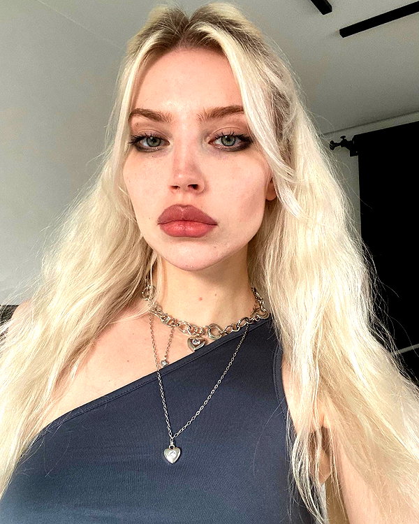 anya4everr instagram image archive image