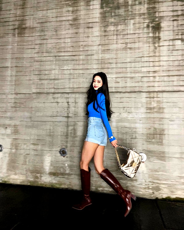 dear.zia instagram image archive image