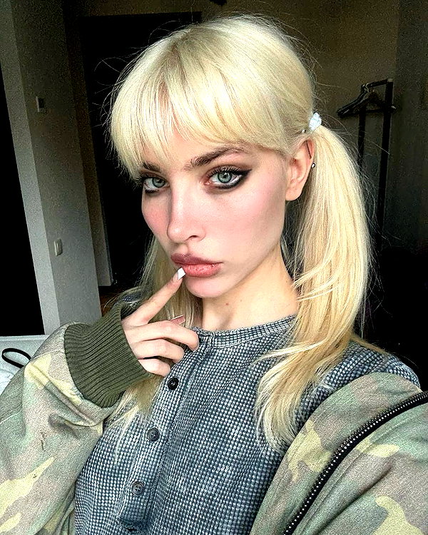 anya4everr instagram image archive image