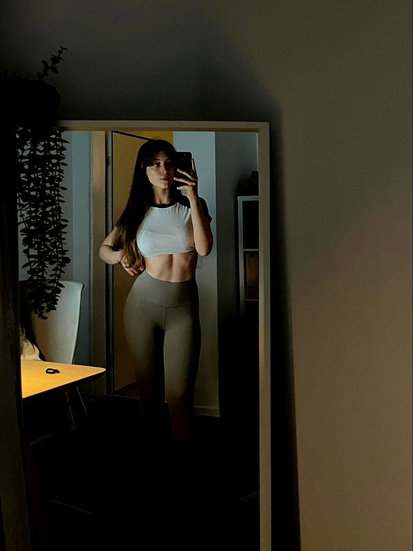 lia_ey99 instagram image archive image