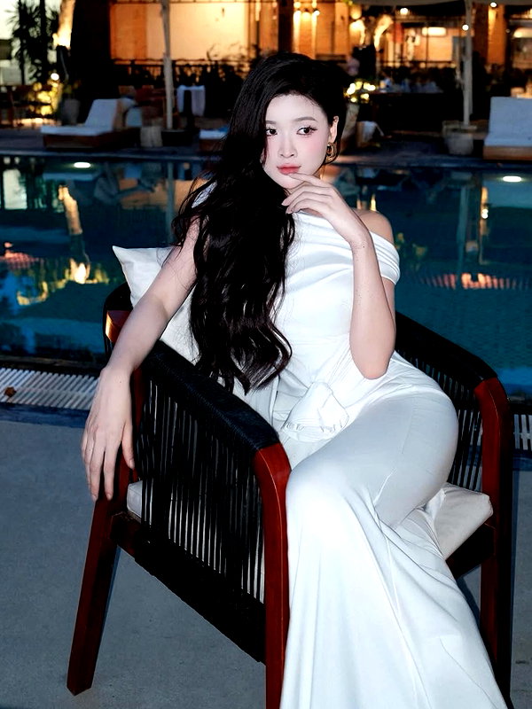 lyhythuedoxinh instagram image archive image