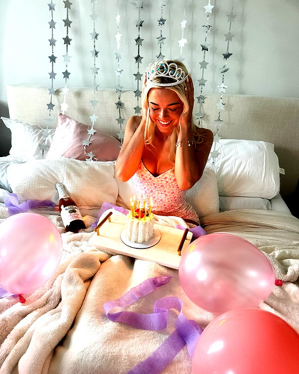 livvydunne instagram image archive image