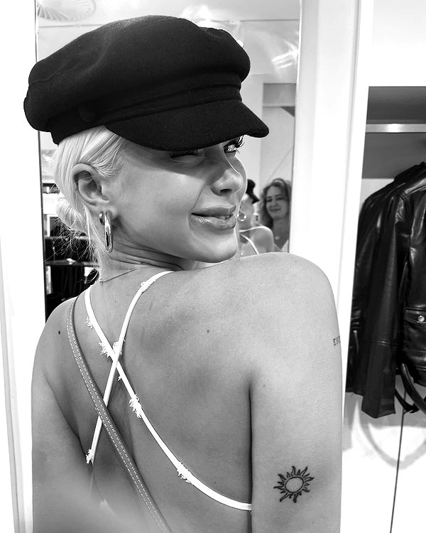sophiecharlotth instagram image archive image
