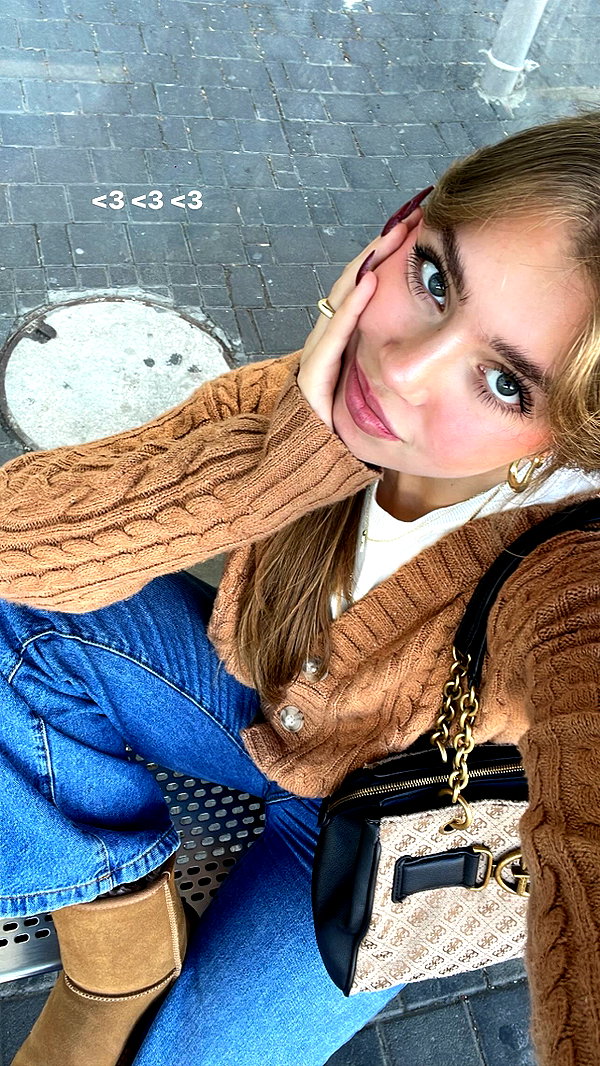mishel_d_ instagram image archive image