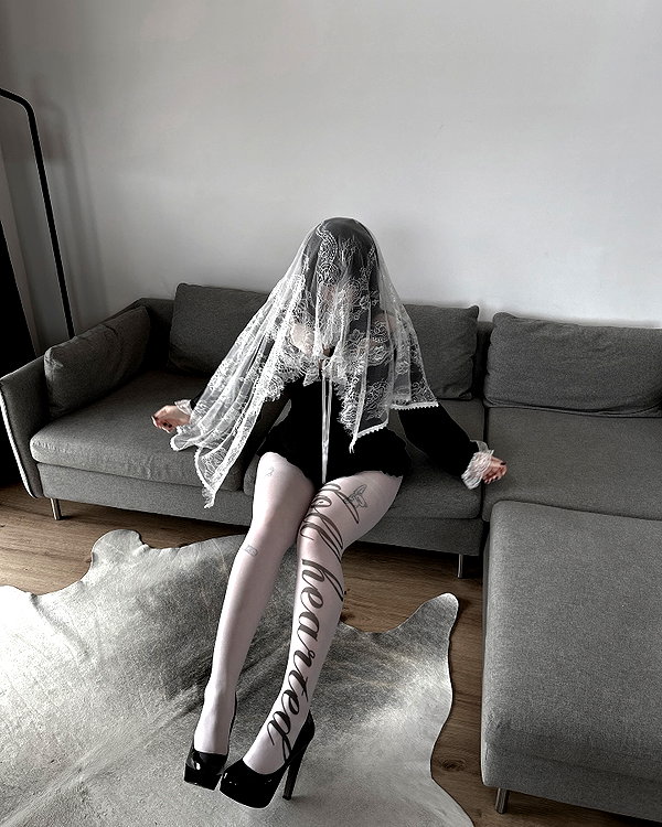 andasrose instagram image archive image