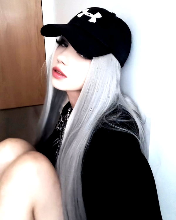 _roniira instagram image archive image