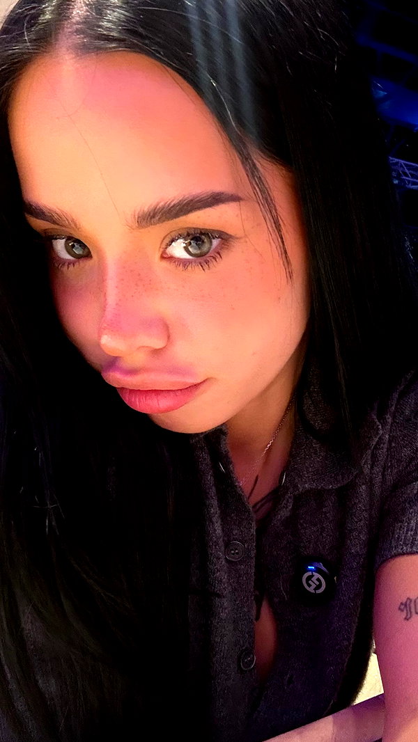 lyna_com2000 instagram image archive image