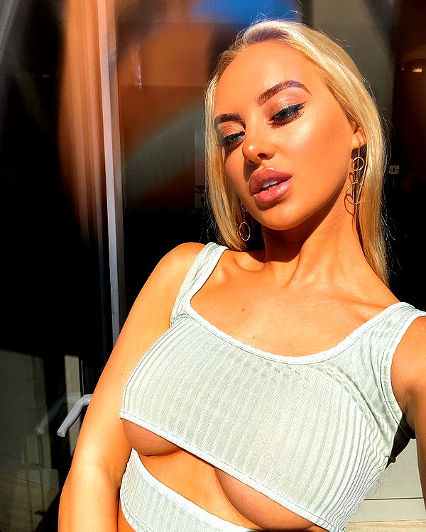 rhiannonbluee instagram image archive image