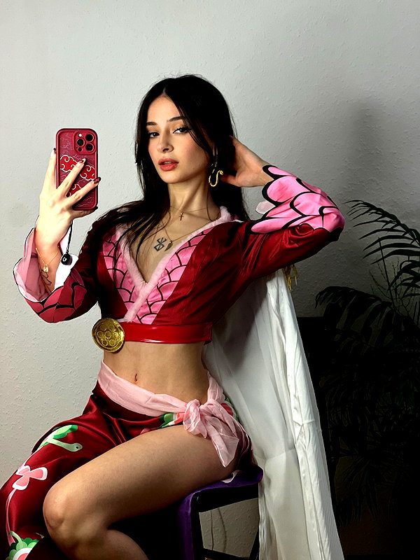 cata.leyah instagram image archive image