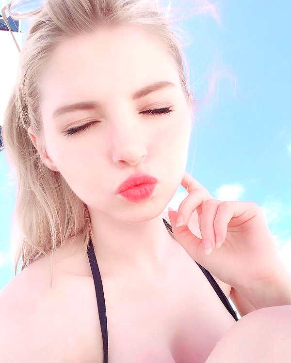 peachmilky_ instagram image archive image