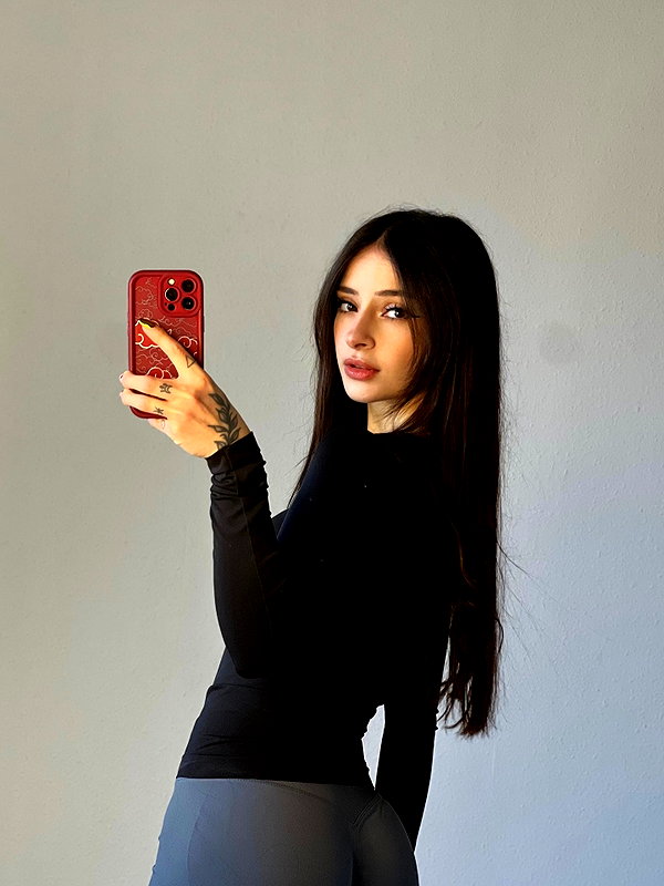 cata.leyah instagram image archive image