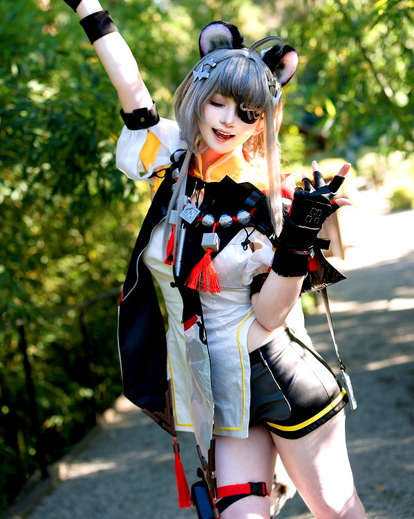 miee_cos instagram image archive image