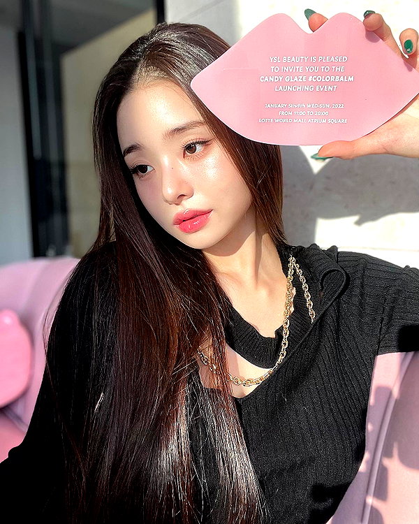 dear.zia instagram image archive image