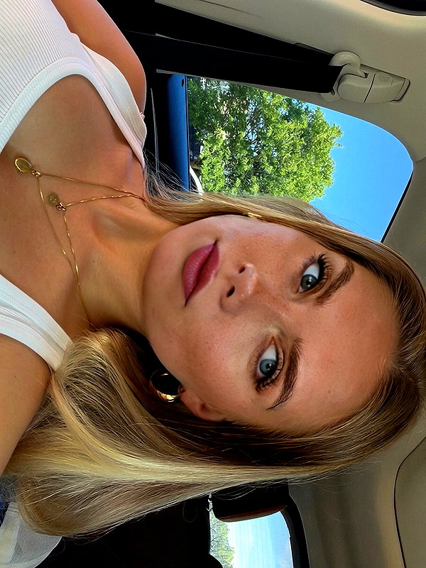 ivy.pavlova instagram image archive image