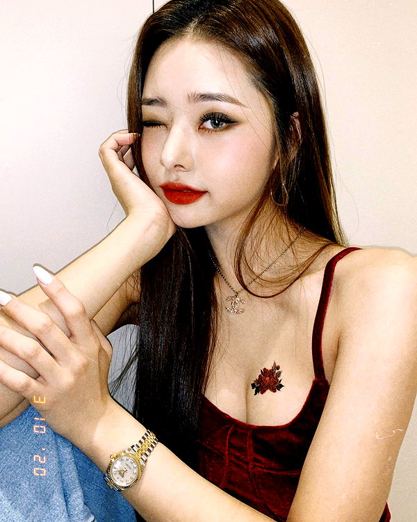 dear.zia instagram image archive image