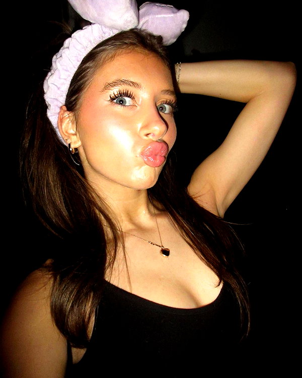 ellianawalmsley instagram image archive image