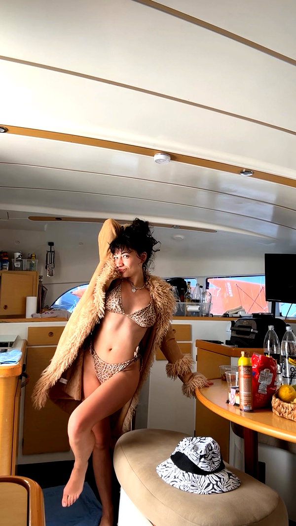 romi_henenson instagram image archive image