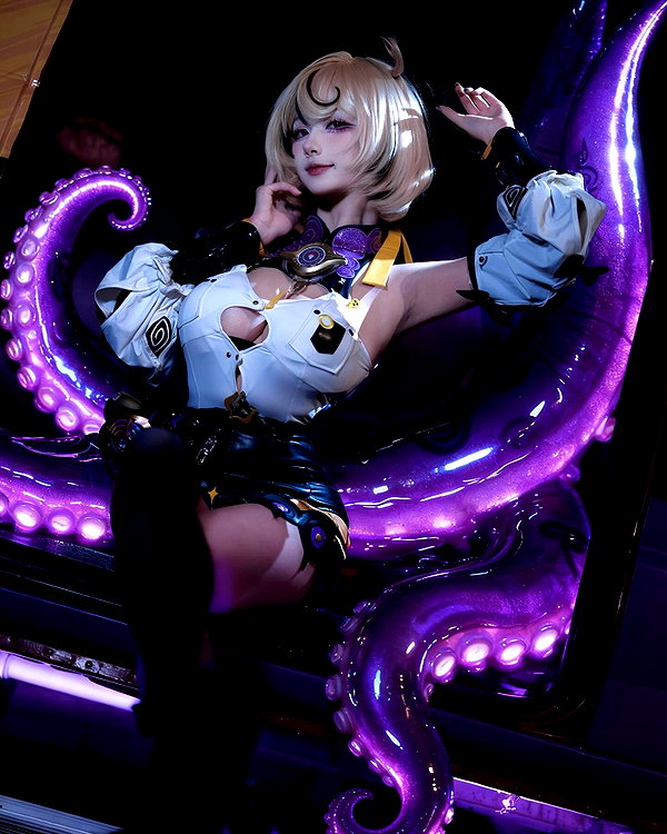 xier_cos instagram image archive image