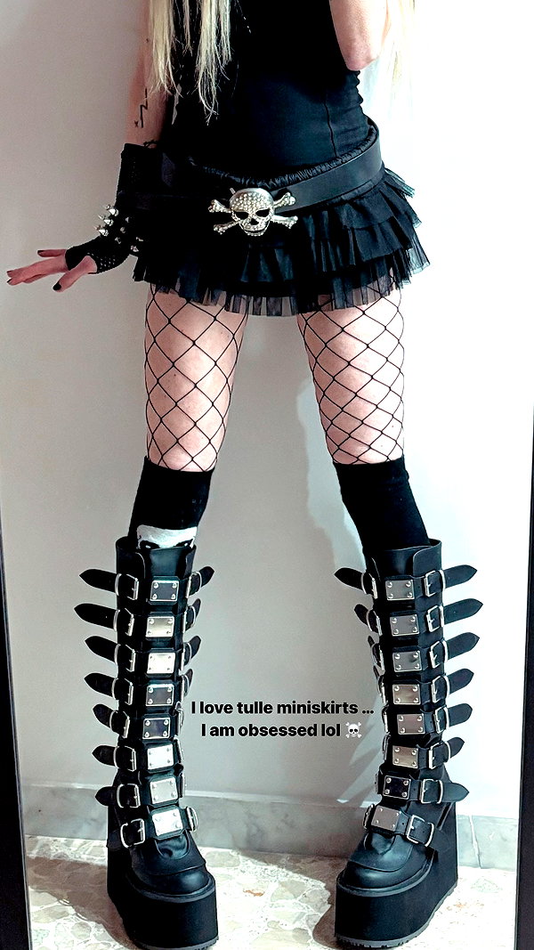 roxiechelon2 archive image