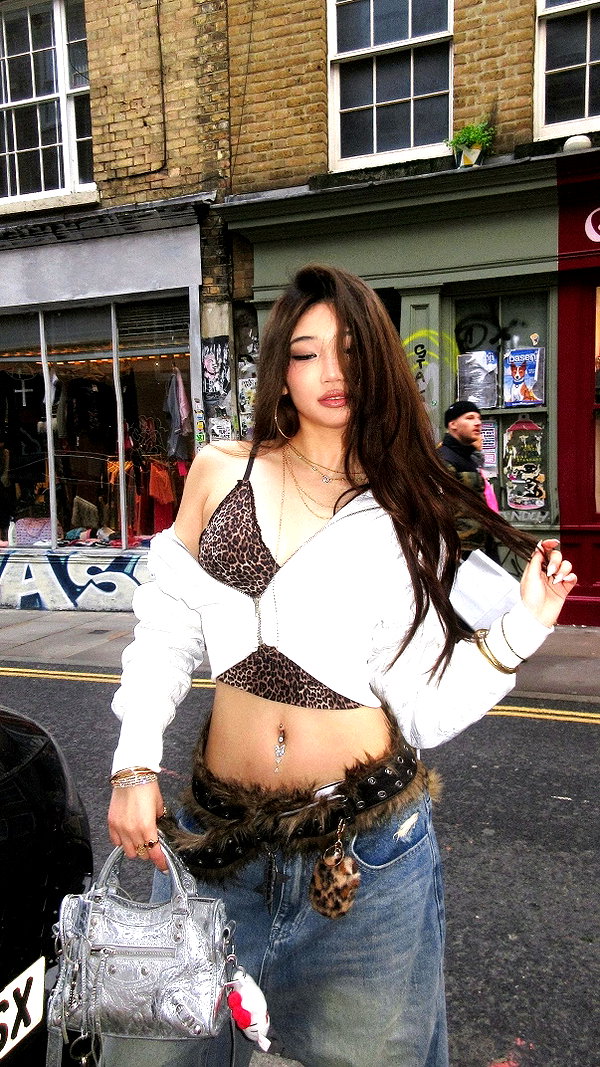 joycee.e joycee.e archive image