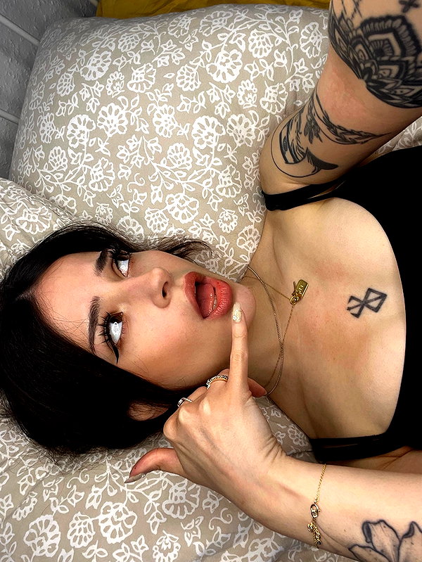 cata.leyah instagram image archive image