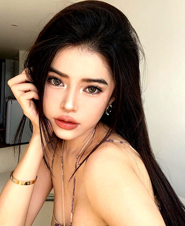 baddiesessence instagram image archive image