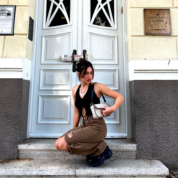 romi_henenson instagram image archive image