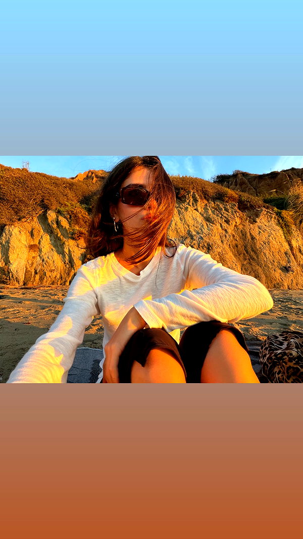 Archived image from @ainaratorneg on Instagram