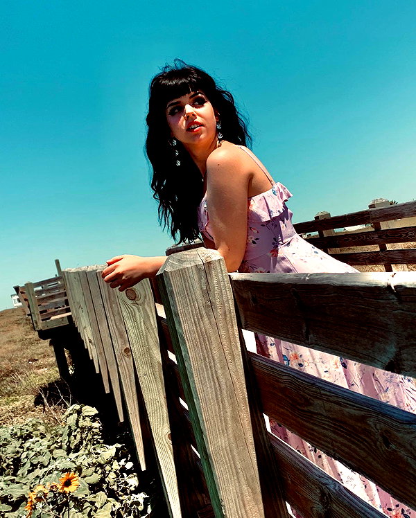 yeahimcaroline instagram image archive image