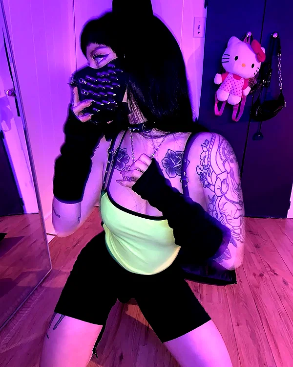 chica.niebla instagram image archive image