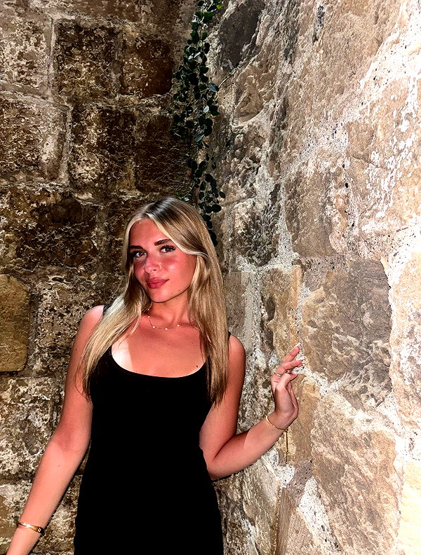 anastasya.maykis instagram image archive image