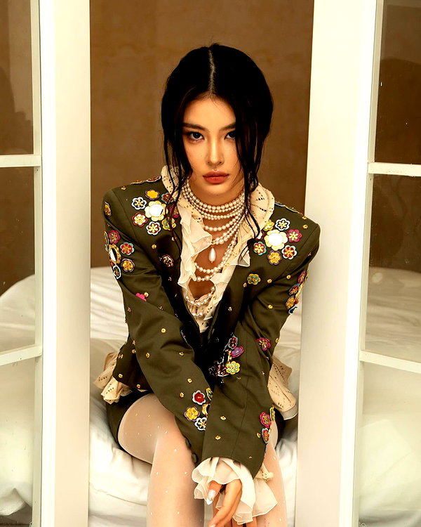 ll.lu1s instagram image archive image